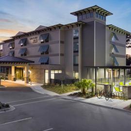 SpringHill Suites Hilton Head Island, hotel di Pulau Hilton Head