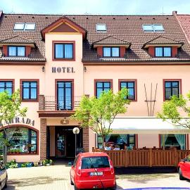 Hotel Bílý Beránek Kralovice, hotelli kohteessa Kralowitz