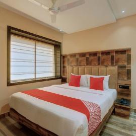 Laxman Residency, Hotel in Kulurkudrū