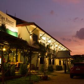 The Rise Resort, hotel en Sukhothai