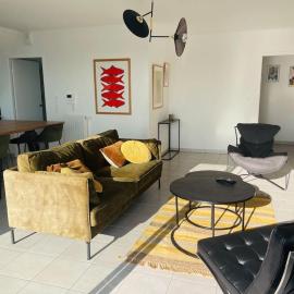 Appartement lumineux et spacieux, terrasse et parking privé, hotel u gradu 'Concarneau'