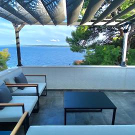 Nautilus-Bay Holiday home with 5 rooms, on the beach, for 2-9 persons, hotel in Zavala