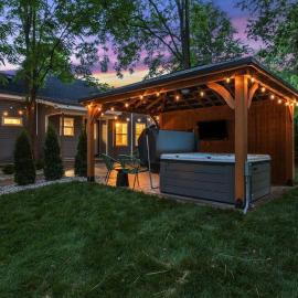 The Luxe/Hot Tub/12min to Horse Park/30 Min to Ark, hotelli kohteessa Georgetown