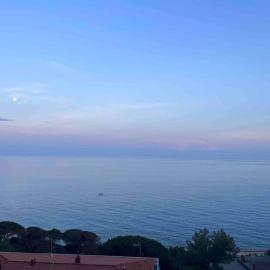 Silenzio e relax fronte mare a Varazze