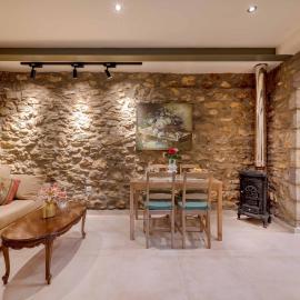 Eftichia's Nomad stone house, viešbutis mieste Dhouvraíika