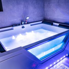 Domek hot tub jacuzzi Chillout, hotel in Kołobrzeg