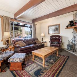 Bear Trap Cabin - Nice cabin in a quiet area with hot tub!、ビッグ・ベア・シティのホテル