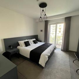 The Valley Room 8 condo with parking on premises, hotel v mestu St Julian's