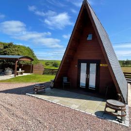 AC/DC Glamping, hotel in New Aberdour