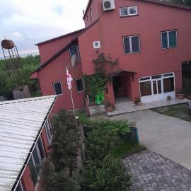 Zau Vila: Grigoleti şehrinde bir otel