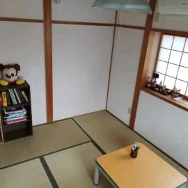 IIIハウス　ひらパーからすぐの３階建て一軒家　全寝室エアコン新調　wifi完備　旅行&ビジネス大歓迎, hótel í Hirakata