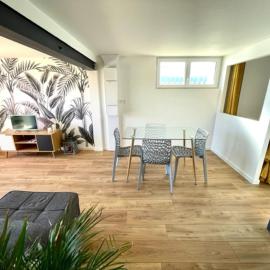 Logement entier indépendant dans une maison calme avec jardin barbecue face aux vignes pouvant accueillir cette personne très bien si tu es à 5 minutes de Saint-Émilion 5 minutes du centre-ville de Libourne et 5 minutes de l'hôpital, hotel em Libourne