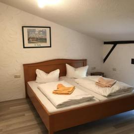 Fewo 13 Ferienwohnung Ziegenheim auf dem Bauernhof, hotel in Altenhagen