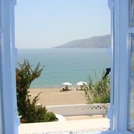 ΠΑΡΑΘΙΝ ΑΛΟΣ 2, hotel Szkíroszban
