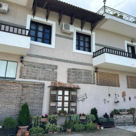 bed & breakfast Local Living Edi, ξενοδοχείο σε Berat