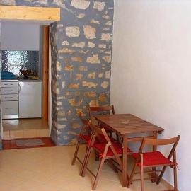 Appartement in einem dalmatischen Haus in Novigrad-Dalmatien neben Zadar, mit Klimaanlage AC, hotel in Novigrad Dalmatia
