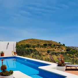 En-suite bedroom with private entrance at Casa Sofija, hotel in Sedella