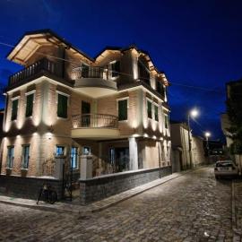 Bujtina Behram, hotel u gradu Korča