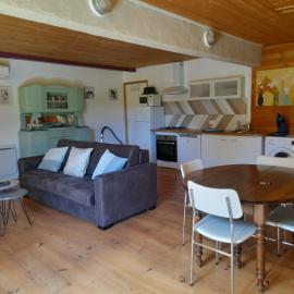 Appartement individuel rez de jardin 3 a 5 personnes proche Albi, hotel in Cadalen