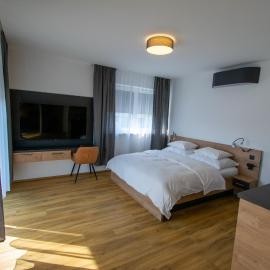 Smart Rooms Wels، فندق في فيلس