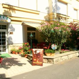 Hotel Baross، فندق في جيور