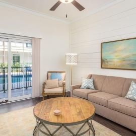Queen Suite @ 400 Ocean Suites, hotel di Golf Retreat