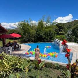 Monteverde Holiday Apartments، فندق في بوغا