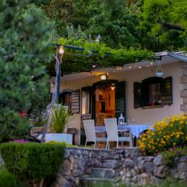 Holiday Home Oaza With Jacuzzi & Free Beach Parking, hotel in Baška Voda