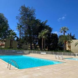 Hello Côte D'Azur - 2 bedroom apartment with balcony close to the sea