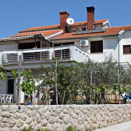 Apartments with parking space Krk - 9718: Krk şehrinde bir otel