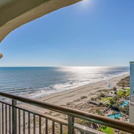 Beautiful Ocean views, on 15th floor!