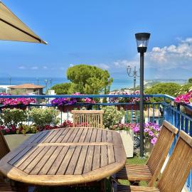 Holidaycasa Mike - Con terrazzo vista mare