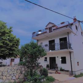 Mare, hotel in Vrlika