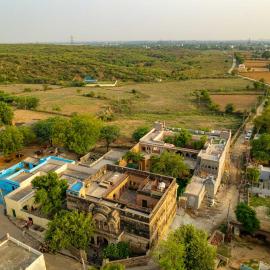 Khohar Haveli with Complimentary Breakfast and outdoor pool, hotel a Gurgaon