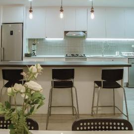 Cozy Twin Room with Private Bathroom - Full Kitchen
