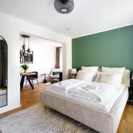 STAYTONA Apt with Balcony, Parking & WiFi near Wiesbaden, hotel en Taunusstein