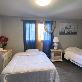 Cozy Private Room With Two Beds، فندق في أنكوراج