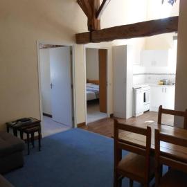 Chassenon में, होटल Millstone Gite 1, two bed apartment + shared pool