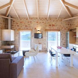 Mary's luxury apartment Plytra 1, ξενοδοχείο στην Πλύτρα