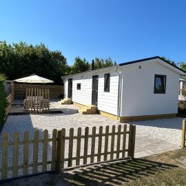 Breezy Beach Chalet, hotel in Petten