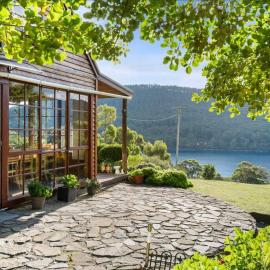 Exclusive Cottage- Views, Gardens, Fireplace