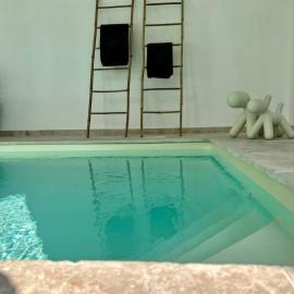 Manoir Les Feuillantines Piscine & Spa, hotel sa Isques