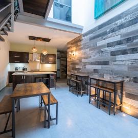 Entire house 3 bedrooms, hotel i Victoria