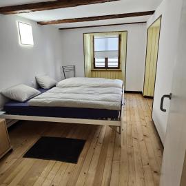 Airolo with private parking, hotel v destinácii Airolo