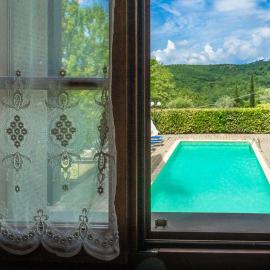 Experience the charm of Tenuta Le Caselle, a cozy farmhouse surrounded by nature and comfort!, hotel v destinaci Subbiano