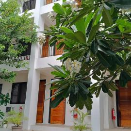 THE PALINES APARTMENT HOTEL - Near Evia Mall Alabang - Family Rooms & Long Stay, hotel in Manilla