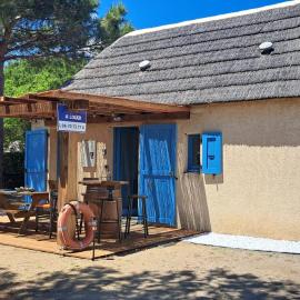 Barcarès Île des pêcheurs mas classé 4 étoiles rénové avec goût 6 à 8 couchages libre le 19 à fin septembre, hotel in Le Barcarès