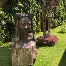 Nomads, hotel Loméban