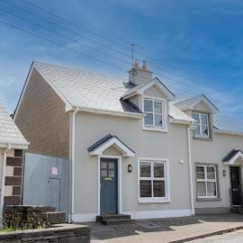 Kilkee Townhouse by Trident Holiday Homes