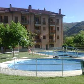 Ezcaray. Con piscina y junto al rio, hotel en Ezcaray